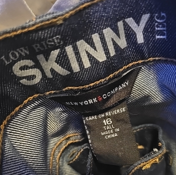 Tall Low-Rise Jeans - Picture 4 of 4